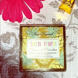 Strobing bronzer and highlighting duo